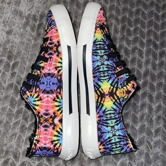 Rocket Dogs Tie Dye Low Top Canvas Sneakers. Size 8.  Lace free slipOns. - Picture 5 of 9